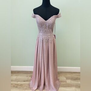 Chic Off-Shoulder Lace Gown in Blush